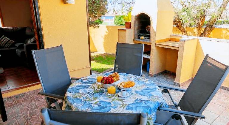 Vacation home with pool | Pets allowed — photo 2