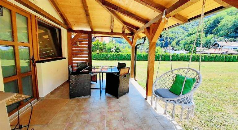 Lodge with terrace, garden & barbeque — photo 5