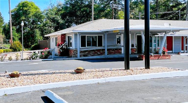 Lark Motel Willits — photo 3