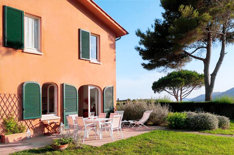 Il Grifo – Cozy Apartment with Sea View, Private Garden and Wi-Fi — photo 3