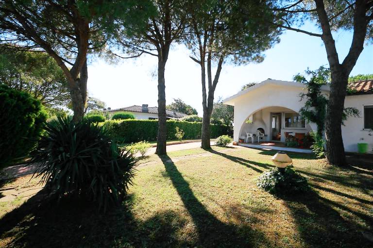 Villa with barbecue — photo 2