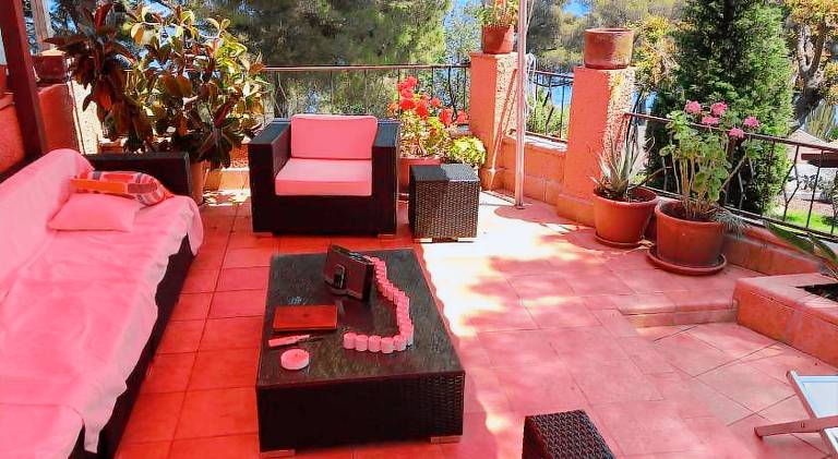 Wonderful rental apartment with patio, pool & yard | Pet-friendly — photo 3