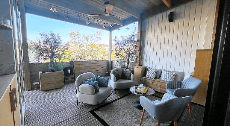 Bordeaux Apartment with Balcony Steps to Wine & City Center in Bordeaux