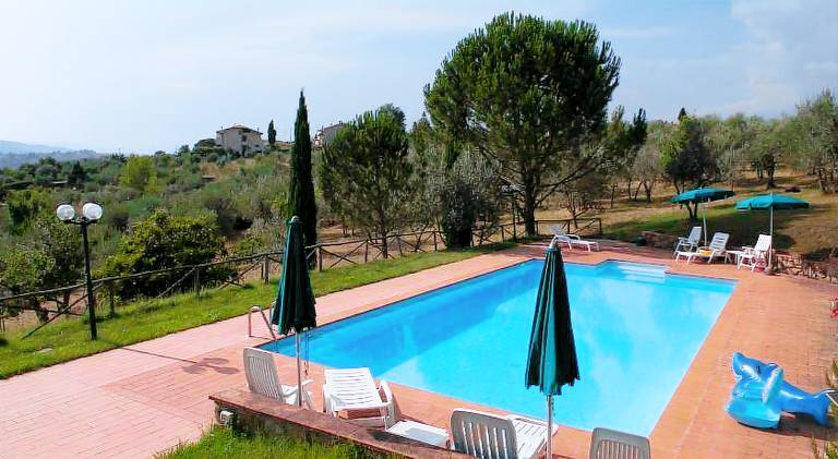 Vacation home with pool, terrace & yard — photo 4