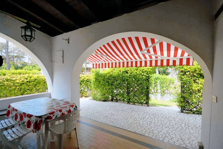 Villa mit Terrasse — photo 3