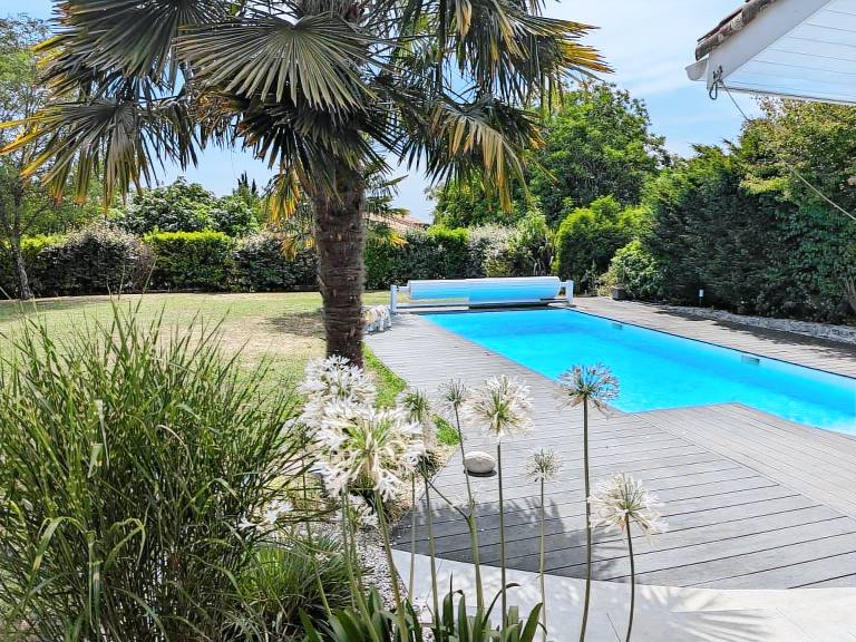 Cottage with barbeque, private pool & yard — photo 4
