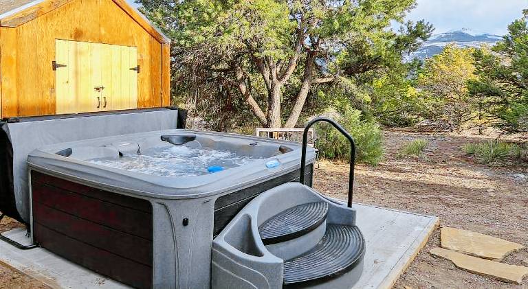 House with jacuzzi — photo 5