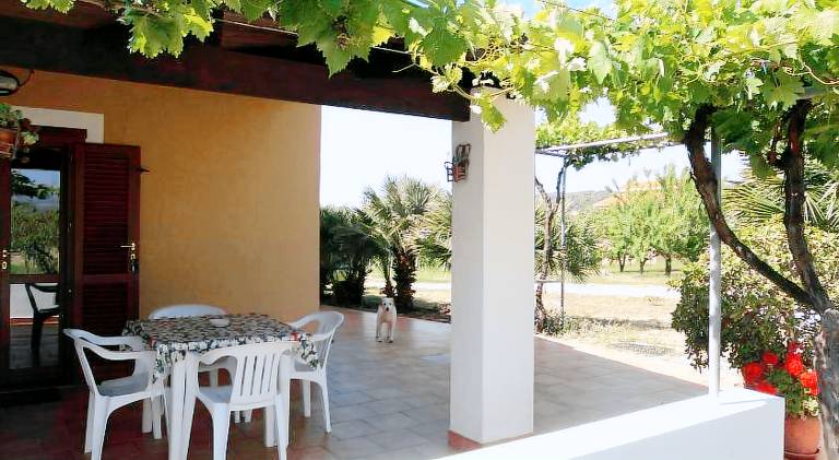 Apartment with terrace, garden & private pool — photo 5