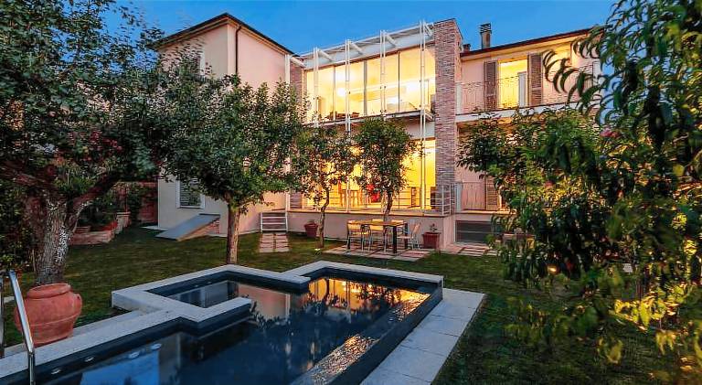 Rental apartment with barbecue, private pool & patio — photo 3