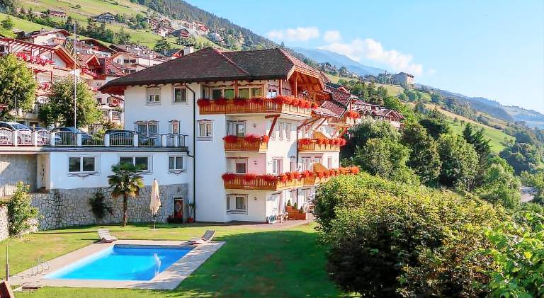Beautiful rental apartment with pool | Pets allowed in Villandro