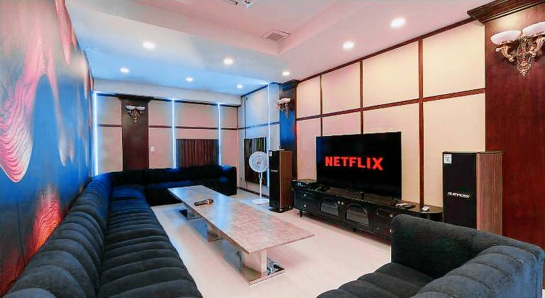 Villa with garden, pool & patio | Pets allowed — photo 4