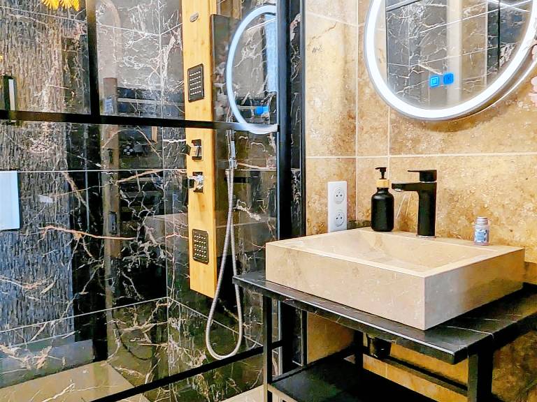 Cottage with jacuzzi, private pool & sauna — photo 5