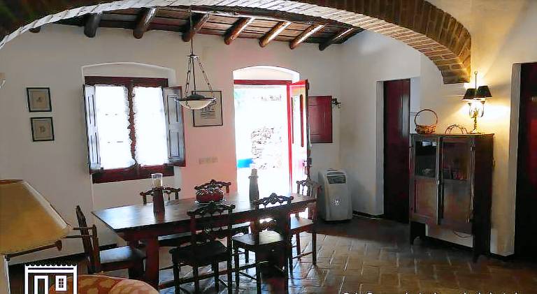 Vacation home with barbeque, private pool & garden — photo 3