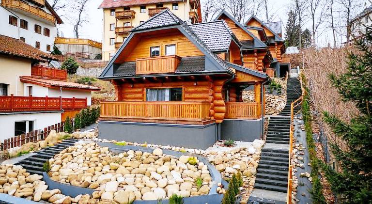 Chalet with terrace, sauna & jacuzzi in Karpacz