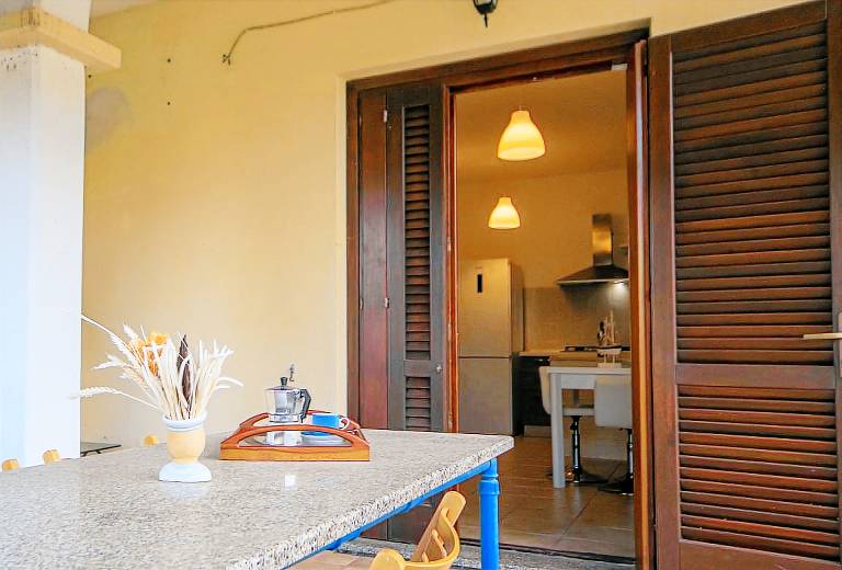 Rental apartment with garden, BBQ & terrace | Garden view — photo 3