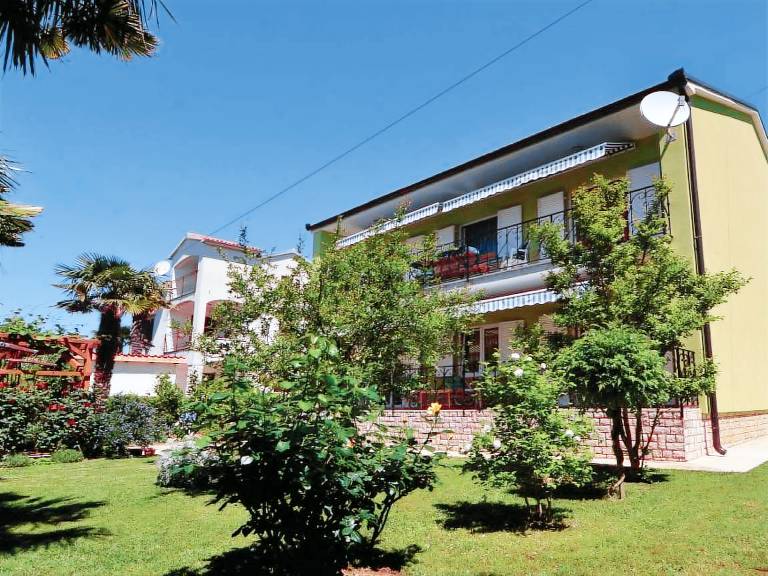 Apartment with garden & barbecue — photo 2