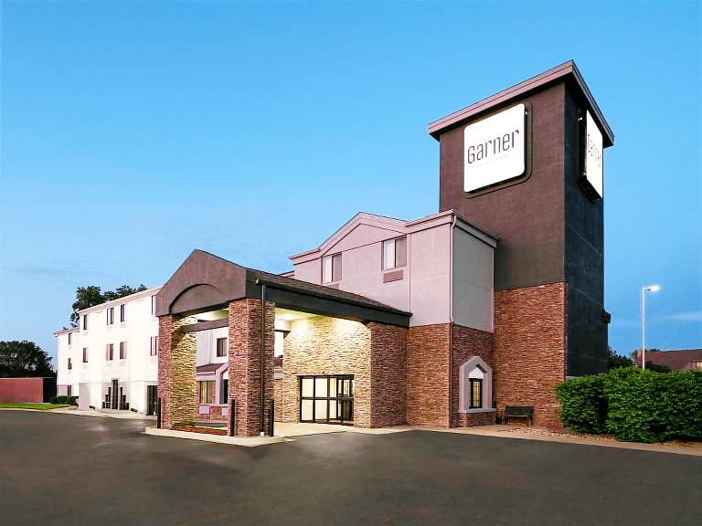 Garner Hotel Topeka West by IHG — photo 2