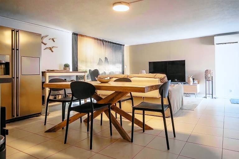 Rental apartment with hot tub, terrace & yard | Beach view — photo 4