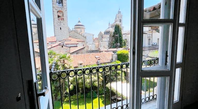 Rental apartment | Near Santa Maria Maggiore | Perfect for remote work | Dogs allowed in Bergamo