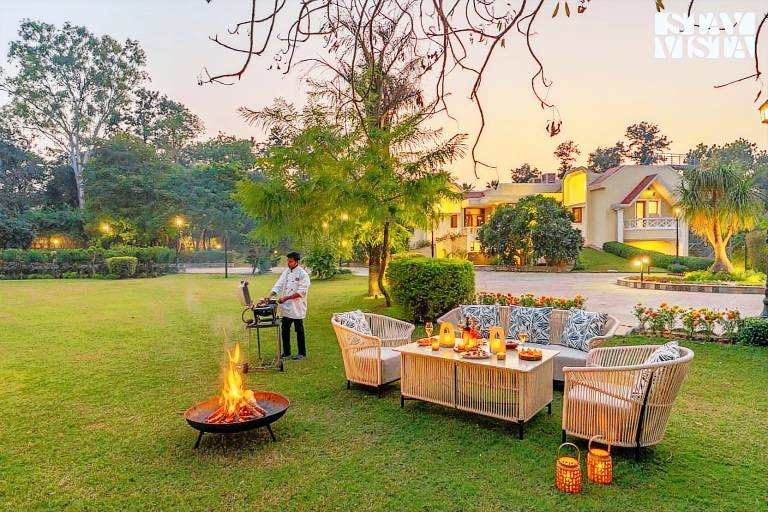 Villa with private pool, yard & sauna in Faridabad