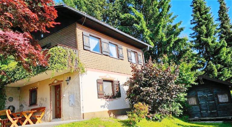 Apartment with terrace, garden & barbecue in Wolfsberg