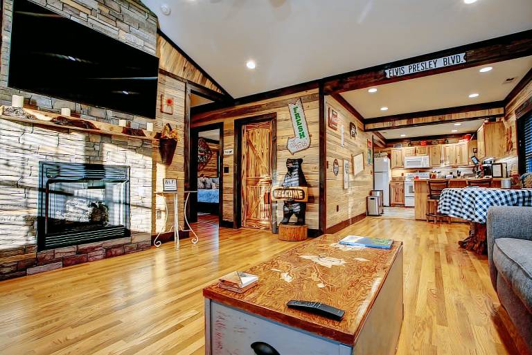 The Oakley House Quaint, Cabin-Themed Home in Asheville Close to the Biltmore Estate — photo 2