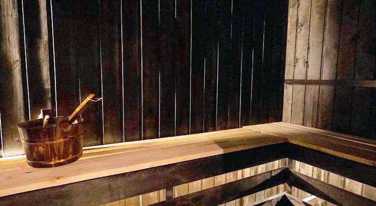 Chalet with jacuzzi — photo 4