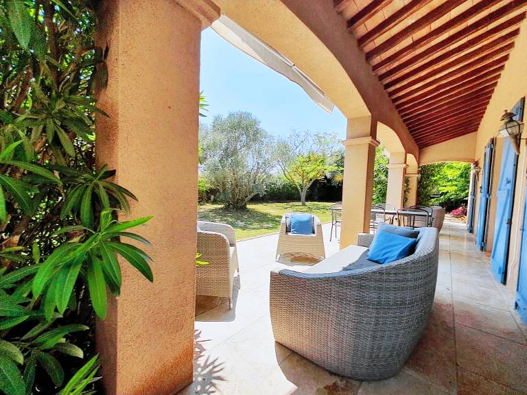 Large family home with private pool and hot tub — photo 3