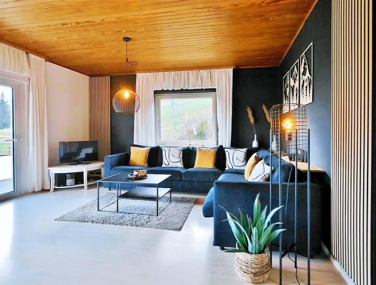 Apartment with patio | Mountain view — photo 3