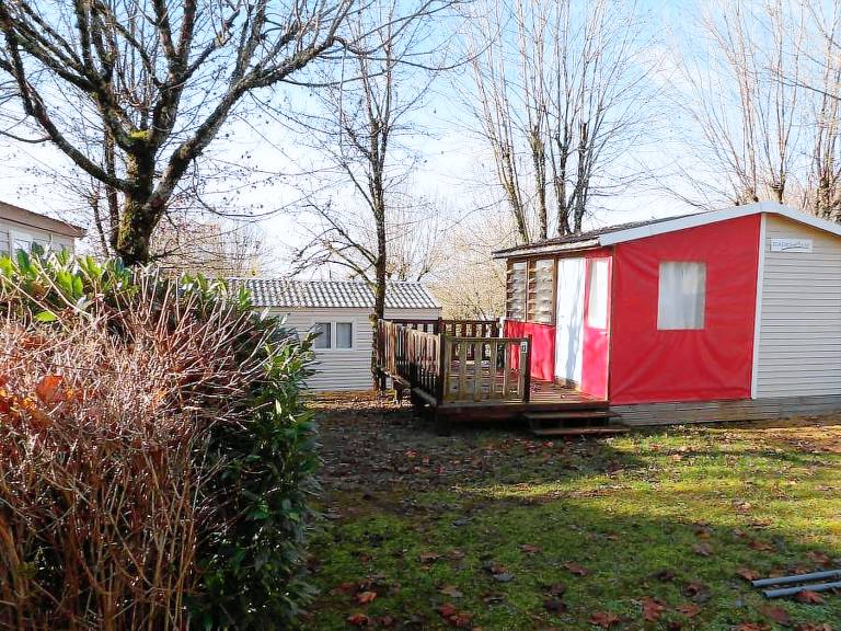 Family-oriented charming bungalow with barbecue, terrace & heated pool | Pets allowed — photo 4