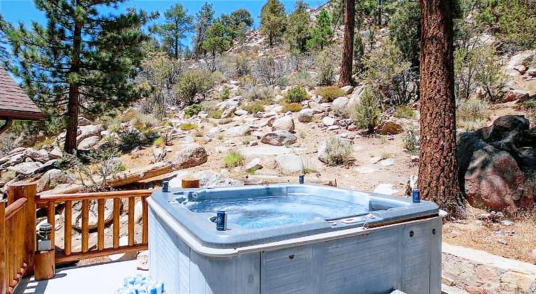 Bernard by AvantStay Luxurious Cabin in Big Bear w Hot Tub Pool Table — photo 5