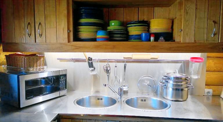 Chalet with patio, BBQ & yard — photo 5