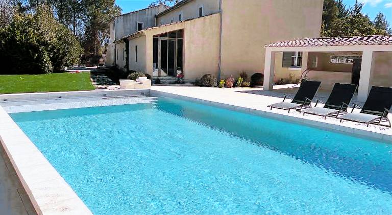 Villa with pool — photo 4