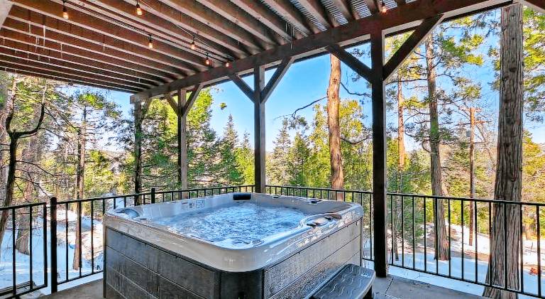 Vacation home with hot tub — photo 4