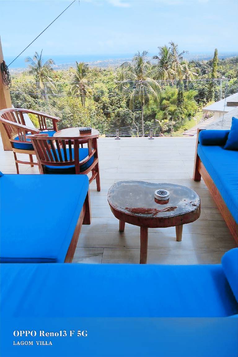 Vacation home with pool, jacuzzi & yard — photo 3
