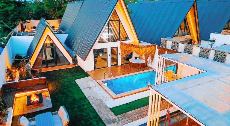 Villa with private pool, garden & hot tub | Pets allowed — photo 3
