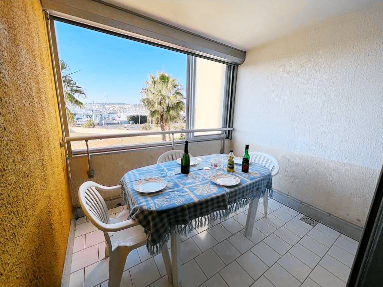 Apartment with pool — photo 2