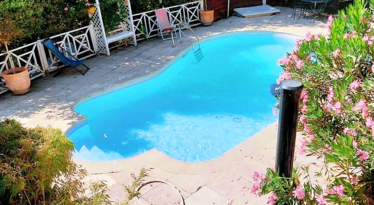 House with pool — photo 3