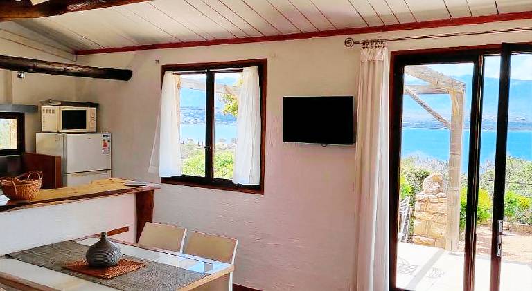 Villa with garden, barbecue & pool | Pet-friendly — photo 2