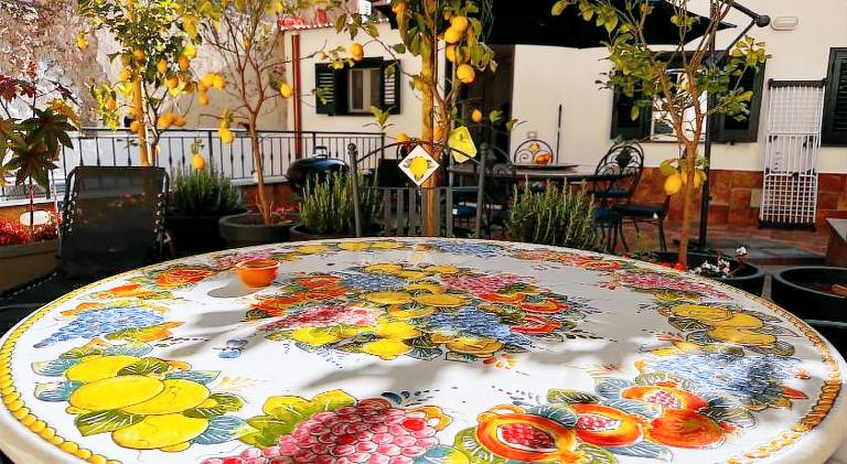 House with garden & patio in Salerno