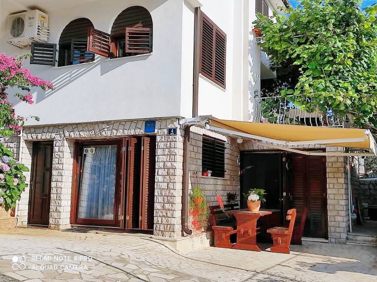 Holiday apartment with terrace — photo 4