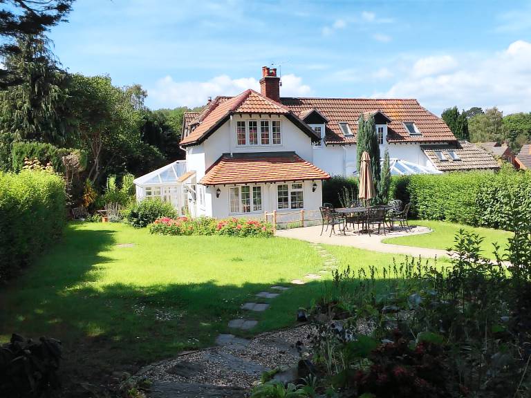 Cottage Burley
