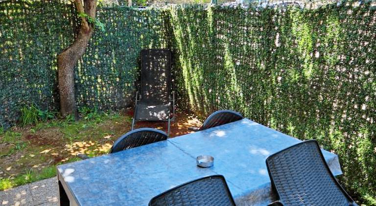Apartment with terrace & garden — photo 4