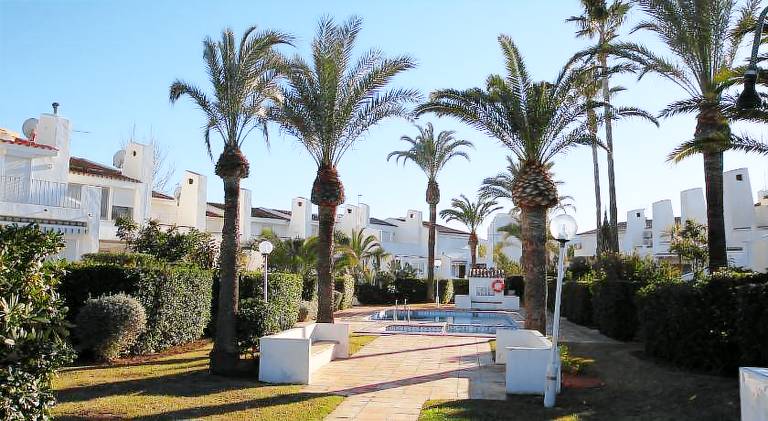 Vacation home with pool | Beach nearby | Pets are welcome — photo 4
