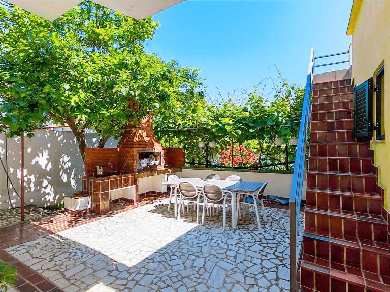 Rental apartment with barbeque & patio | Pets allowed — photo 4