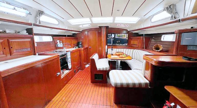 Boat with 2 rooms for 4 persons — photo 3