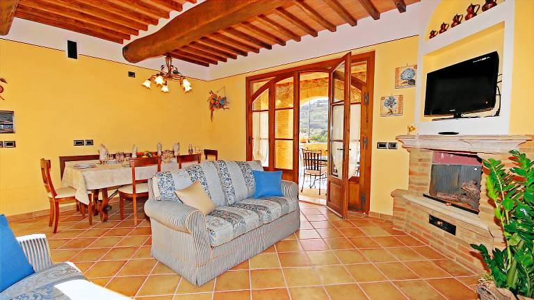 Fully equipped spacious villa with hot tub, yard & grill | Suitable for remote work | Dogs allowed — photo 4