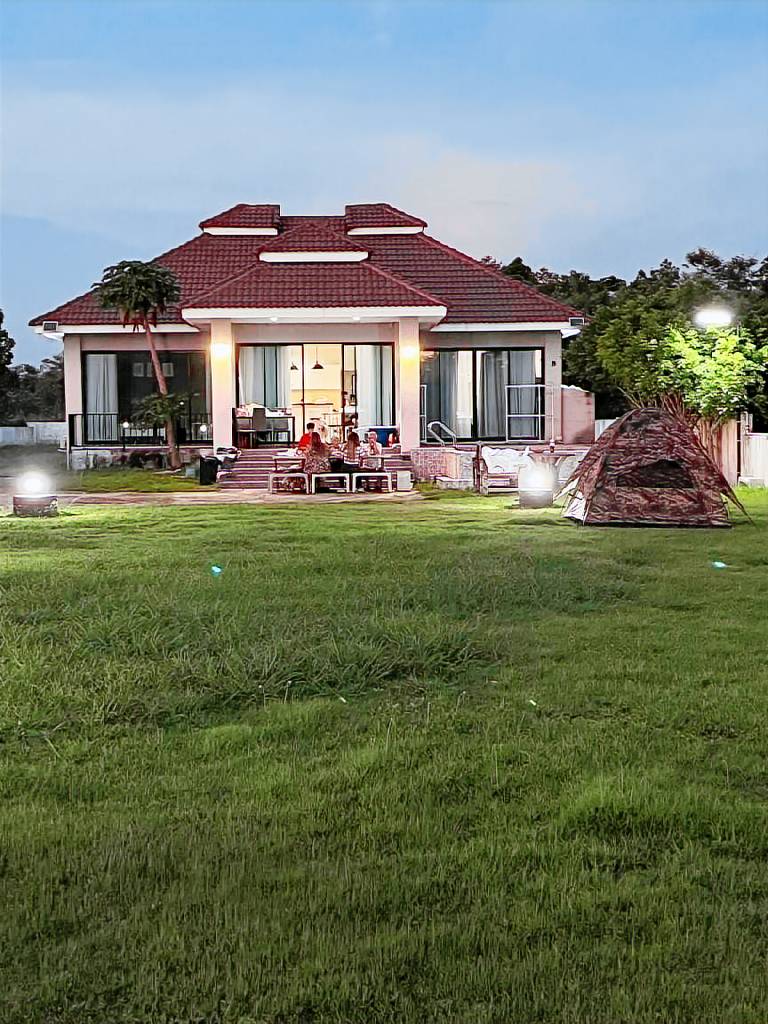 Villa with BBQ, yard & private pool in Chonburi
