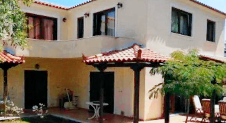 House with terrace in Loutraki-Agioi Theodoroi