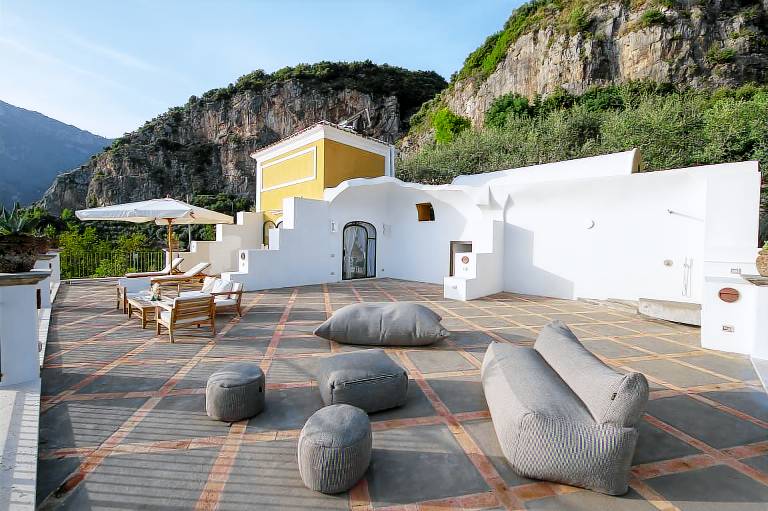 Family-oriented wonderful villa with patio, BBQ & jacuzzi | Panoramic view | Beach nearby | Pets allowed — photo 2